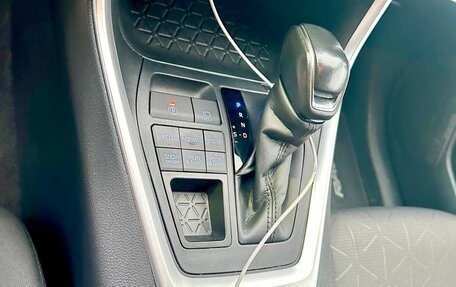 Toyota RAV4, 2021 год, 3 400 000 рублей, 10 фотография