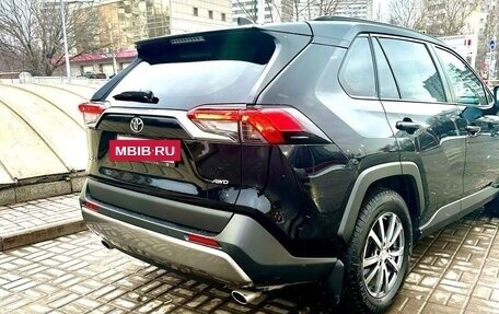 Toyota RAV4, 2021 год, 3 400 000 рублей, 13 фотография