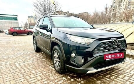 Toyota RAV4, 2021 год, 3 400 000 рублей, 11 фотография