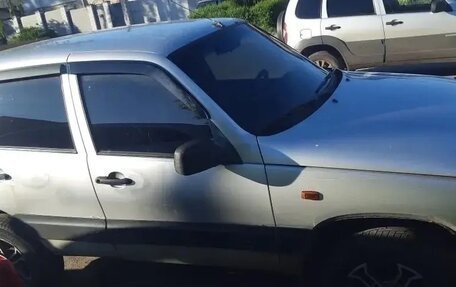 Chevrolet Niva I рестайлинг, 2004 год, 300 000 рублей, 2 фотография
