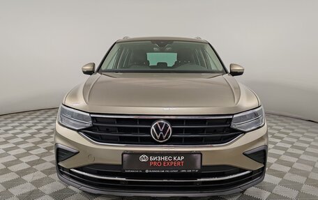 Volkswagen Tiguan II, 2021 год, 3 199 000 рублей, 2 фотография