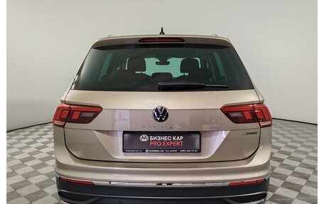Volkswagen Tiguan II, 2021 год, 3 199 000 рублей, 6 фотография