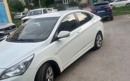 Hyundai Solaris II рестайлинг, 2015 год, 870 000 рублей, 3 фотография