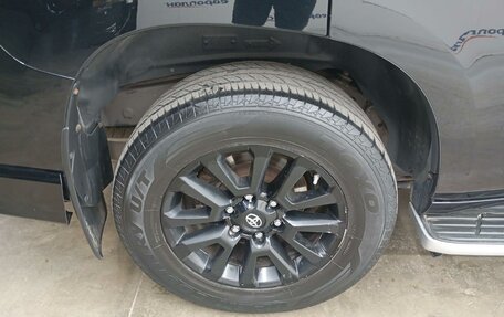 Toyota Land Cruiser Prado 150 рестайлинг 2, 2021 год, 5 665 000 рублей, 2 фотография