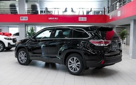 Toyota Highlander III, 2013 год, 2 550 000 рублей, 2 фотография