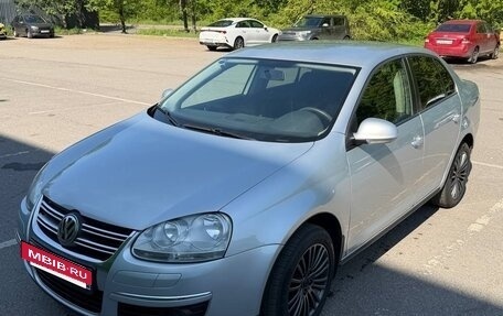 Volkswagen Jetta VI, 2010 год, 860 000 рублей, 2 фотография