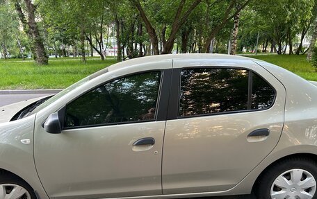 Renault Logan II, 2018 год, 900 000 рублей, 2 фотография