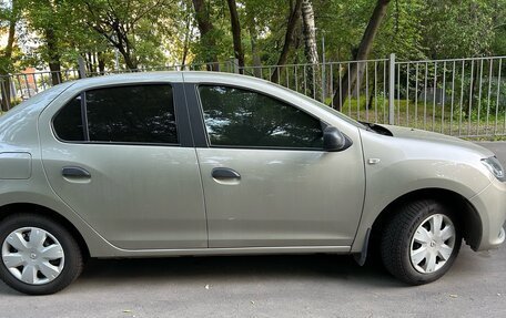 Renault Logan II, 2018 год, 900 000 рублей, 4 фотография