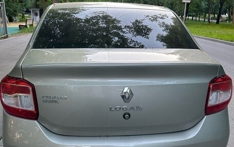 Renault Logan II, 2018 год, 900 000 рублей, 3 фотография