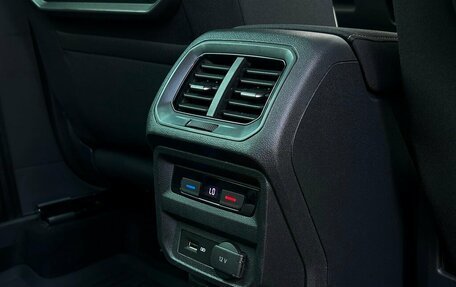 Volkswagen Tiguan II, 2018 год, 2 798 500 рублей, 10 фотография