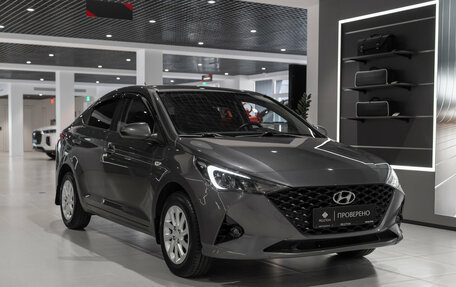 Hyundai Solaris II рестайлинг, 2021 год, 1 745 000 рублей, 2 фотография