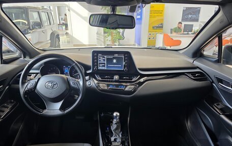 Toyota C-HR I рестайлинг, 2019 год, 2 250 000 рублей, 17 фотография