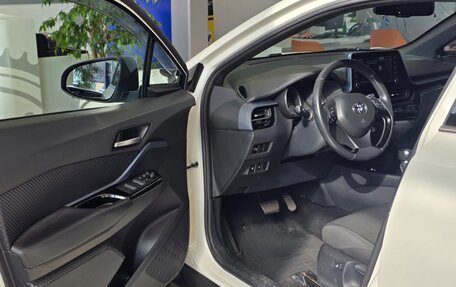 Toyota C-HR I рестайлинг, 2019 год, 2 250 000 рублей, 9 фотография