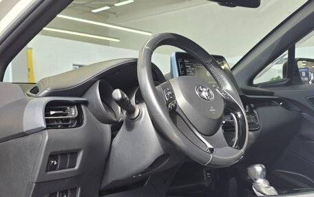 Toyota C-HR I рестайлинг, 2019 год, 2 250 000 рублей, 11 фотография