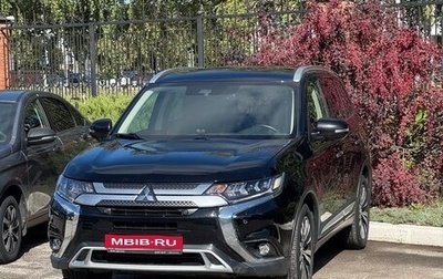 Mitsubishi Outlander III рестайлинг 3, 2019 год, 3 299 000 рублей, 1 фотография