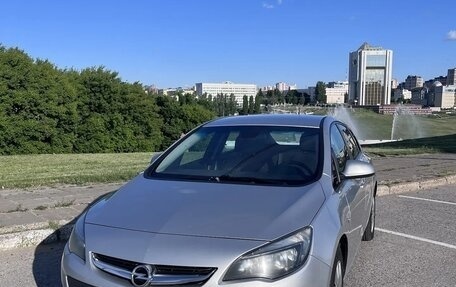 Opel Astra J, 2013 год, 770 000 рублей, 2 фотография