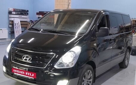 Hyundai H-1 II рестайлинг, 2011 год, 2 000 000 рублей, 6 фотография