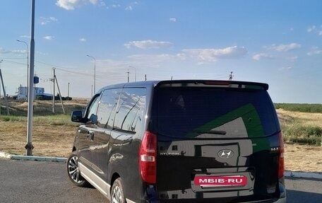 Hyundai H-1 II рестайлинг, 2011 год, 2 000 000 рублей, 3 фотография