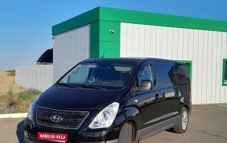 Hyundai H-1 II рестайлинг, 2011 год, 2 000 000 рублей, 2 фотография
