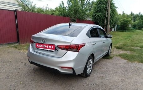 Hyundai Solaris II рестайлинг, 2017 год, 1 300 000 рублей, 9 фотография