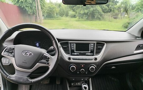 Hyundai Solaris II рестайлинг, 2017 год, 1 300 000 рублей, 13 фотография