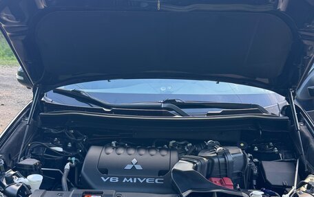 Mitsubishi Outlander III рестайлинг 3, 2019 год, 3 299 000 рублей, 2 фотография