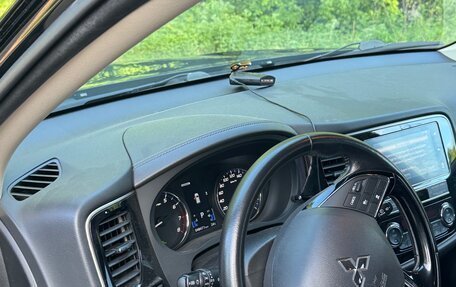Mitsubishi Outlander III рестайлинг 3, 2019 год, 3 299 000 рублей, 4 фотография