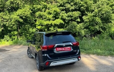 Mitsubishi Outlander III рестайлинг 3, 2019 год, 3 299 000 рублей, 7 фотография