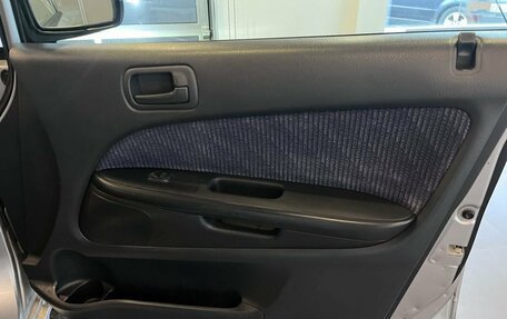 Honda Stream I рестайлинг, 2001 год, 300 000 рублей, 24 фотография