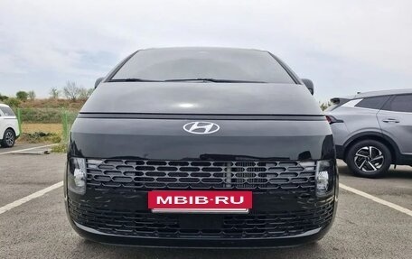 Hyundai Staria, 2022 год, 3 150 000 рублей, 2 фотография