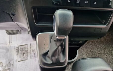Hyundai Staria, 2022 год, 3 150 000 рублей, 14 фотография
