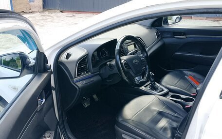 Hyundai Elantra VI рестайлинг, 2017 год, 895 000 рублей, 5 фотография