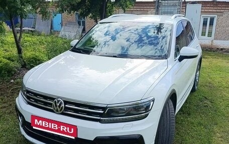 Volkswagen Tiguan II, 2019 год, 2 721 000 рублей, 2 фотография