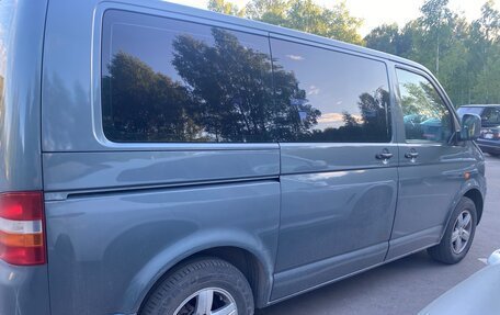 Volkswagen Caravelle T5, 2004 год, 1 100 000 рублей, 2 фотография
