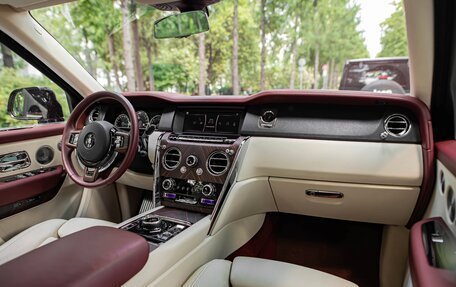 Rolls-Royce Cullinan, 2020 год, 30 900 000 рублей, 15 фотография
