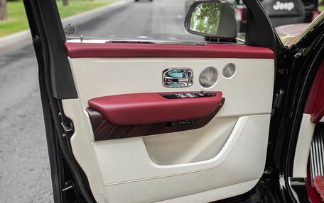Rolls-Royce Cullinan, 2020 год, 30 900 000 рублей, 28 фотография