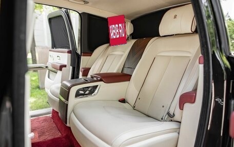 Rolls-Royce Cullinan, 2020 год, 30 900 000 рублей, 23 фотография