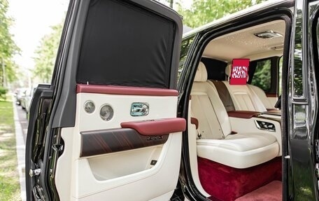 Rolls-Royce Cullinan, 2020 год, 30 900 000 рублей, 24 фотография