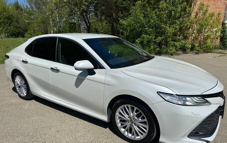 Toyota Camry, 2020 год, 3 240 000 рублей, 3 фотография