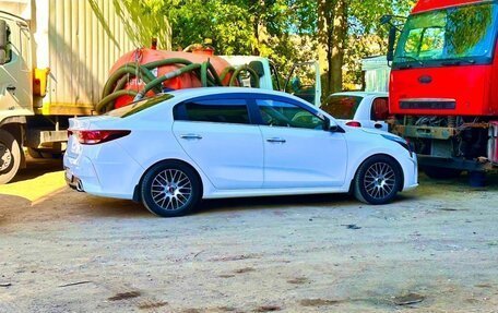 KIA Rio IV, 2022 год, 1 650 000 рублей, 3 фотография