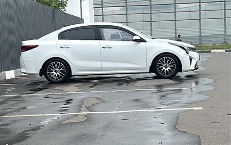 KIA Rio IV, 2022 год, 1 650 000 рублей, 2 фотография