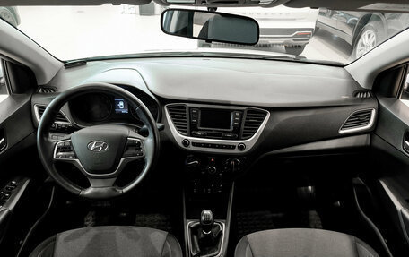 Hyundai Solaris II рестайлинг, 2017 год, 1 050 000 рублей, 18 фотография