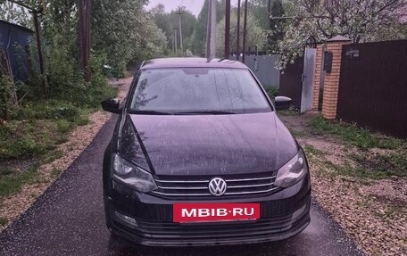 Volkswagen Polo VI (EU Market), 2015 год, 900 000 рублей, 3 фотография