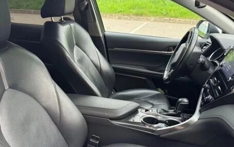 Toyota Camry, 2021 год, 3 300 000 рублей, 5 фотография