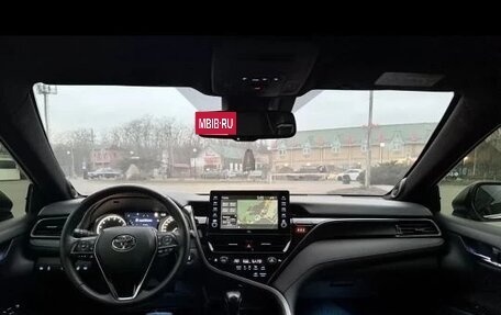 Toyota Camry, 2021 год, 3 300 000 рублей, 10 фотография