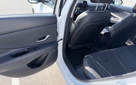 Hyundai Elantra, 2024 год, 1 990 000 рублей, 15 фотография