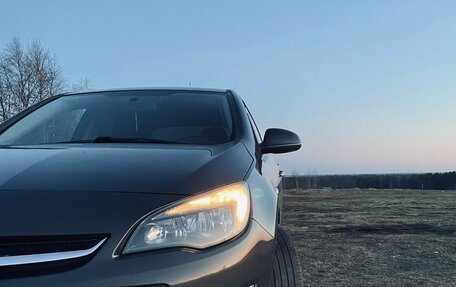 Opel Astra J, 2013 год, 850 000 рублей, 2 фотография