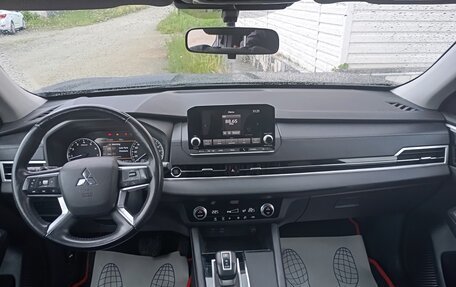 Mitsubishi Outlander, 2022 год, 3 400 000 рублей, 5 фотография