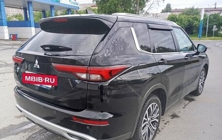 Mitsubishi Outlander, 2022 год, 3 400 000 рублей, 3 фотография