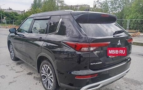 Mitsubishi Outlander, 2022 год, 3 400 000 рублей, 4 фотография